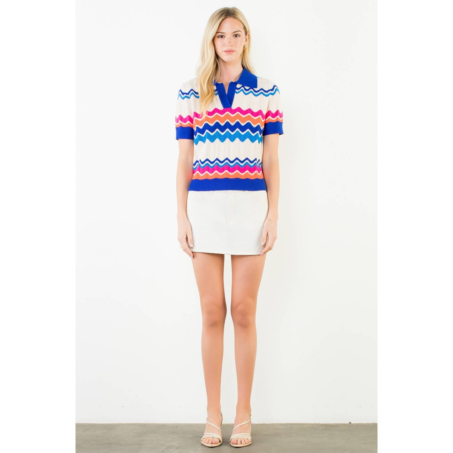 Tracey - Short Sleeve Collared Zigzag Knit Top