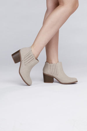 VROOM Ankle Booties