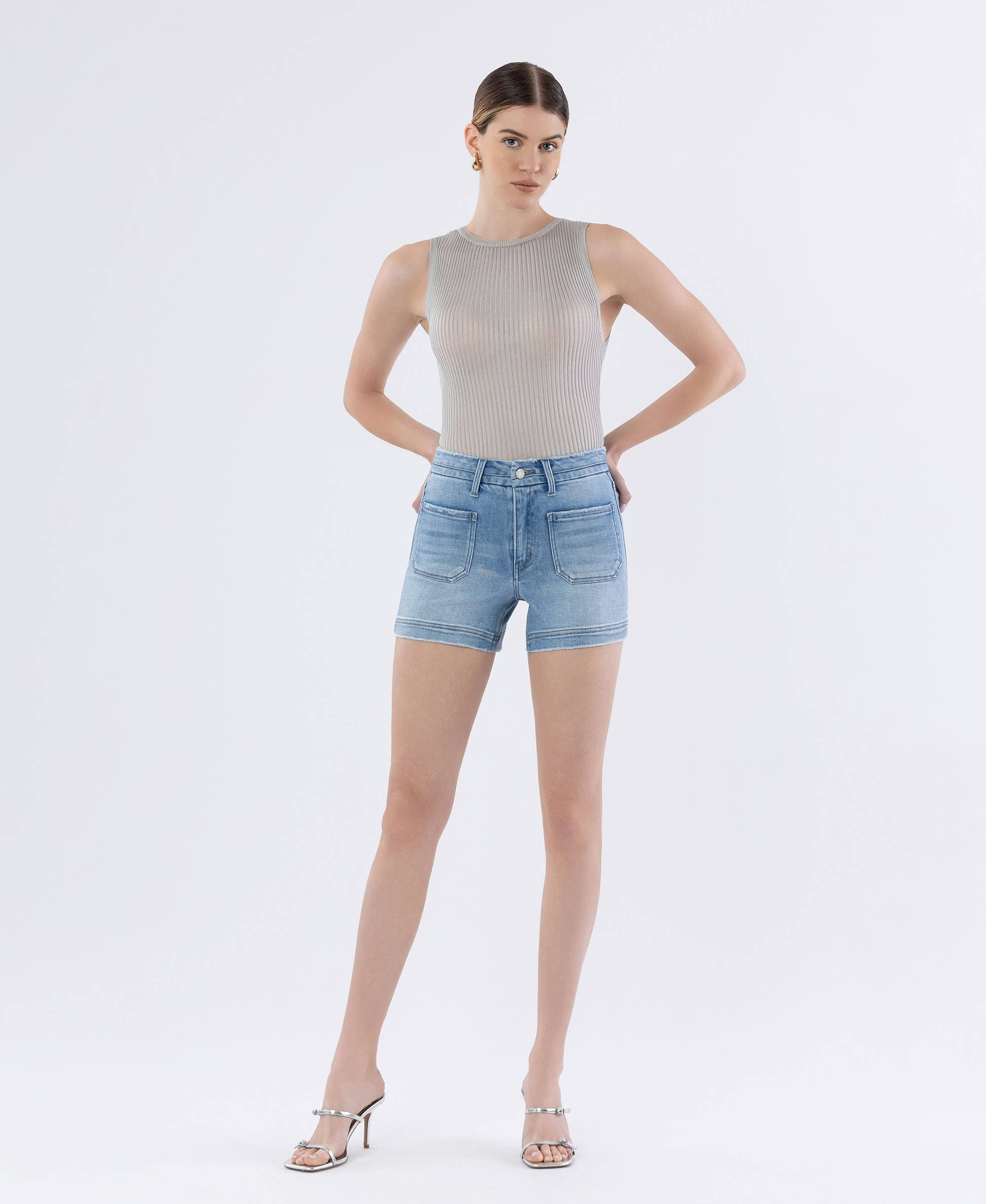 Rebecca - HIGH RISE SEAMLESS WAISTBAND PATCH POCKET SHORTS