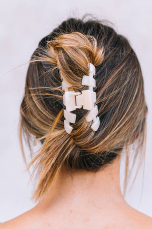 Classic Hair Clip | Medium | Almond Beige