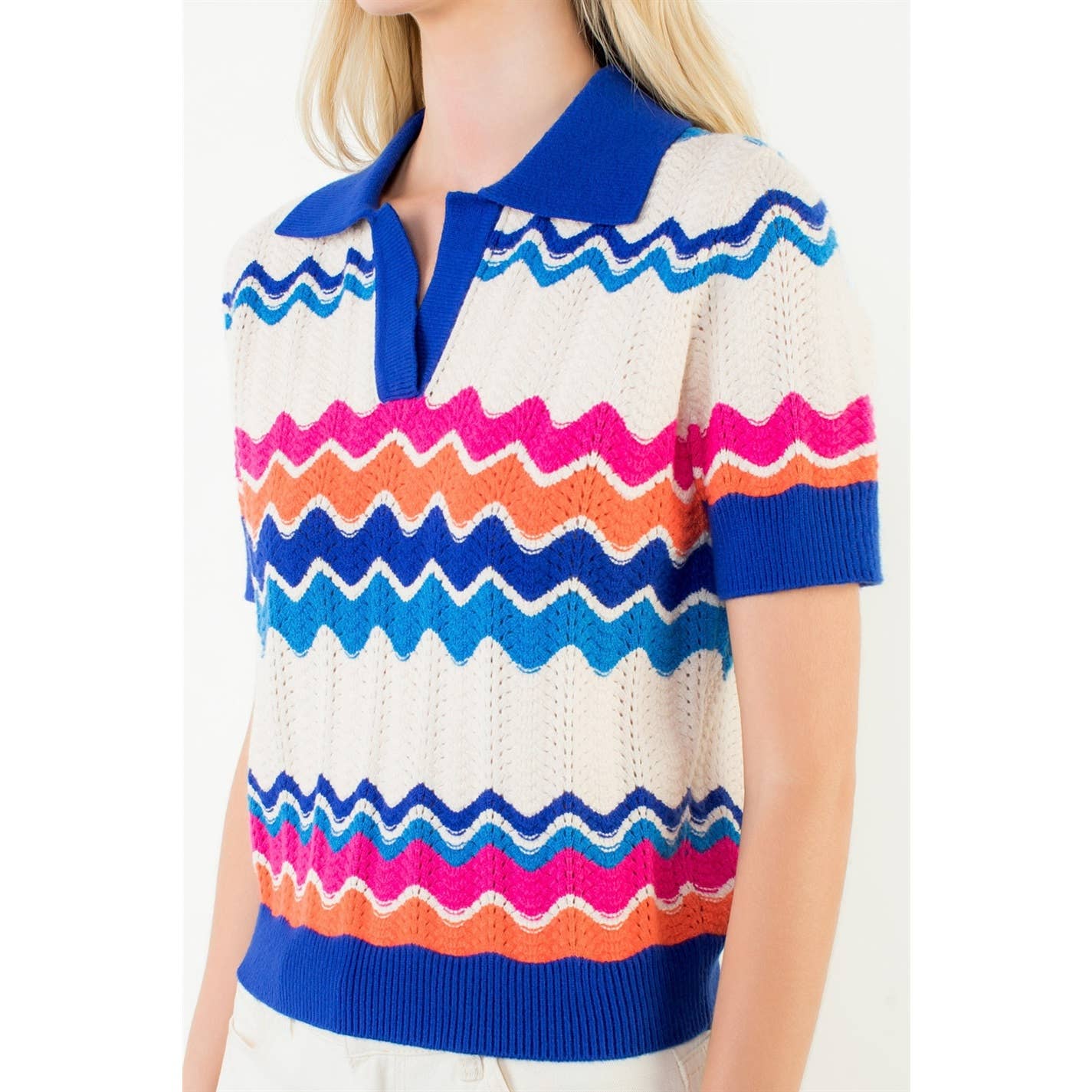 Tracey - Short Sleeve Collared Zigzag Knit Top