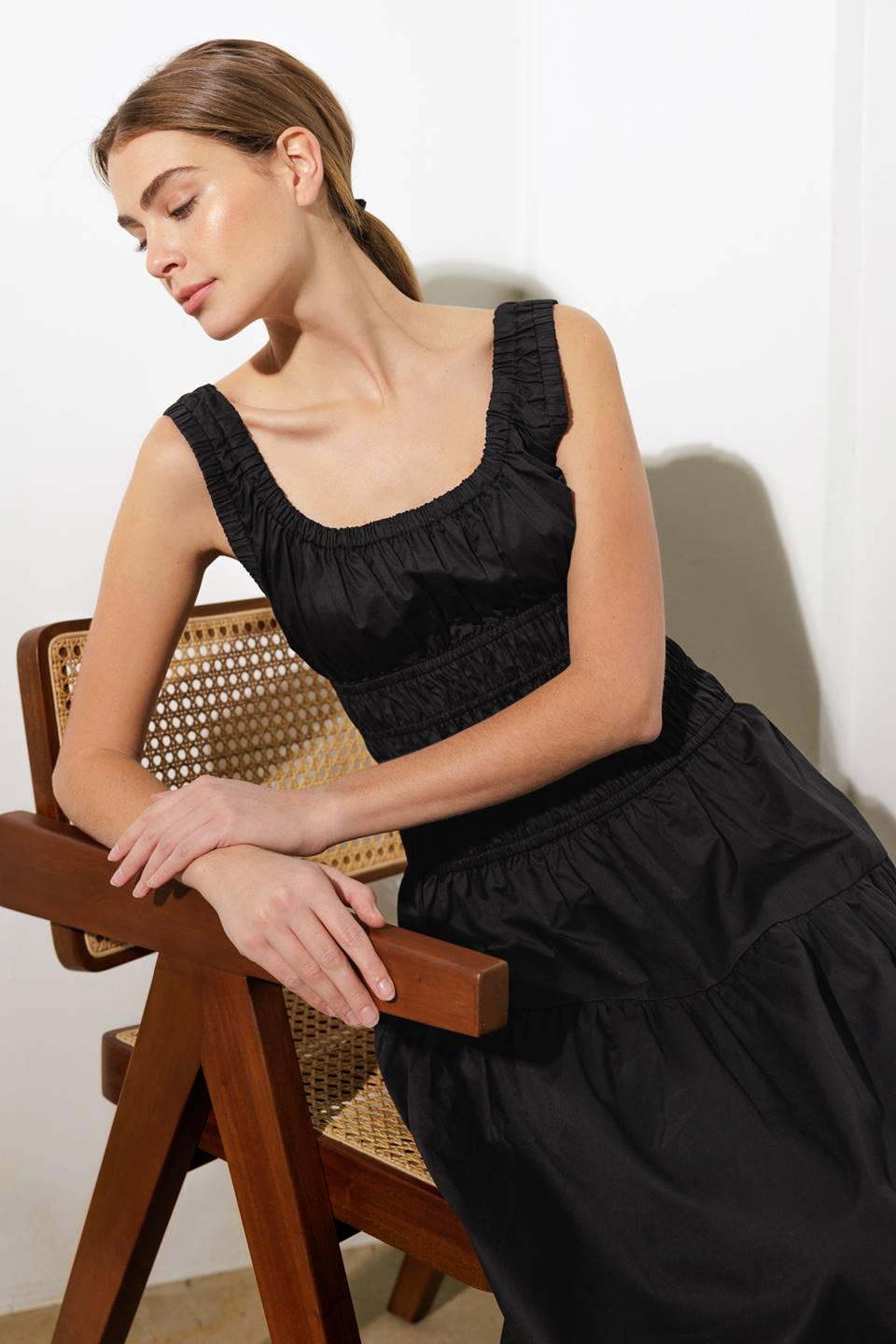 LOVELIEST LOOKS BLACK WOVEN MIDI DRESS