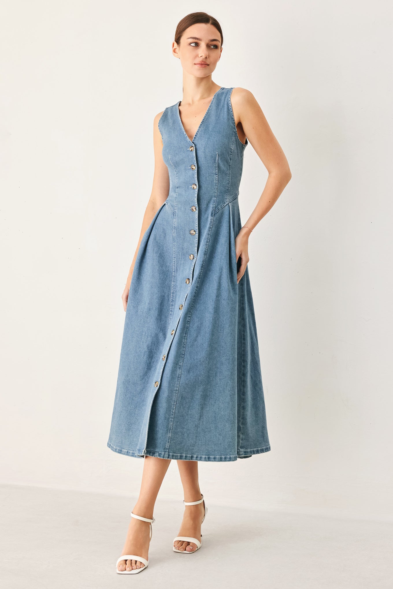 SWEETHEART V-NECK DENIM MIDI DRESS l FLYING TOMATO LIGHT DENIM / S