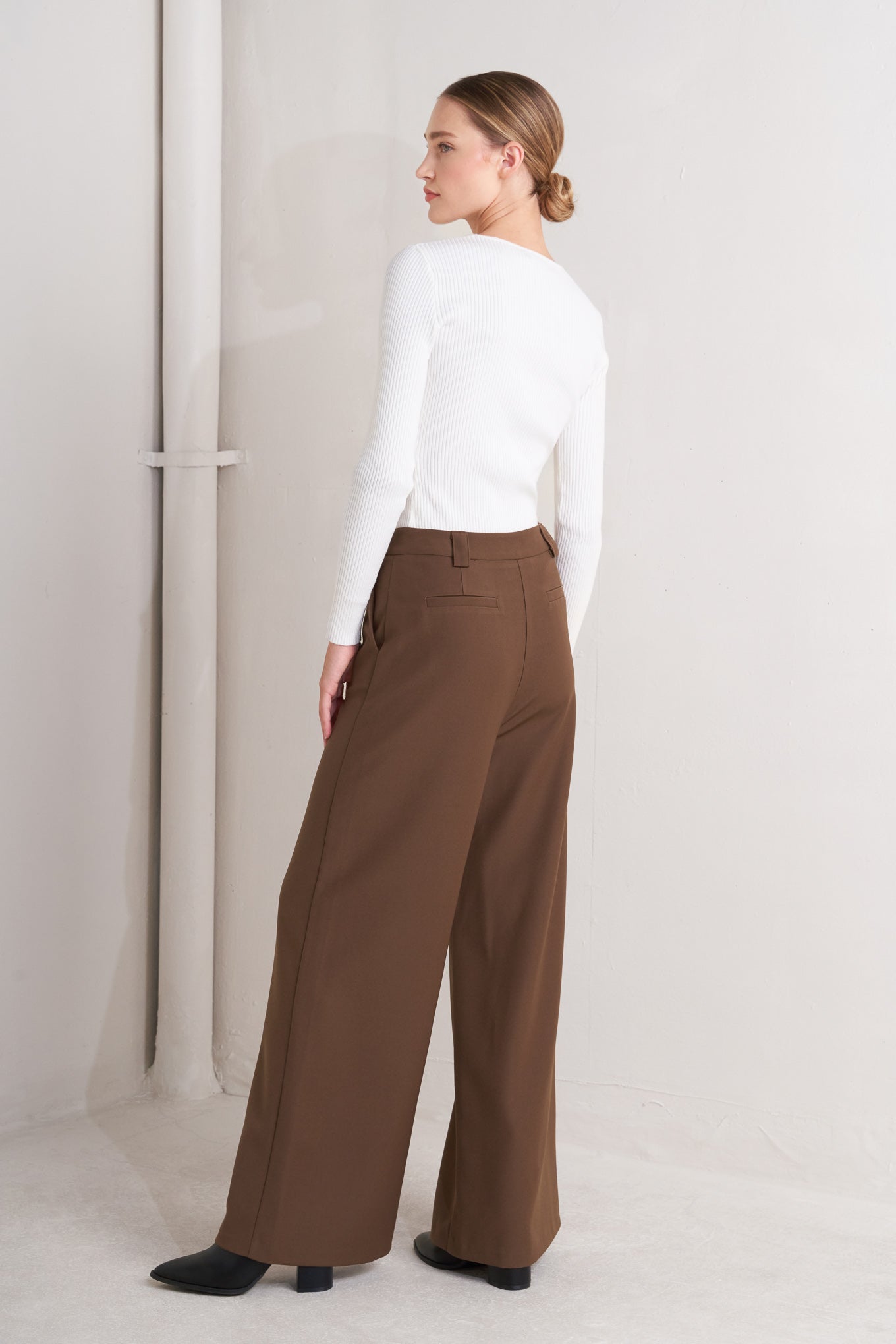 MONDAY FLOW BROWN WOVEN PANTS