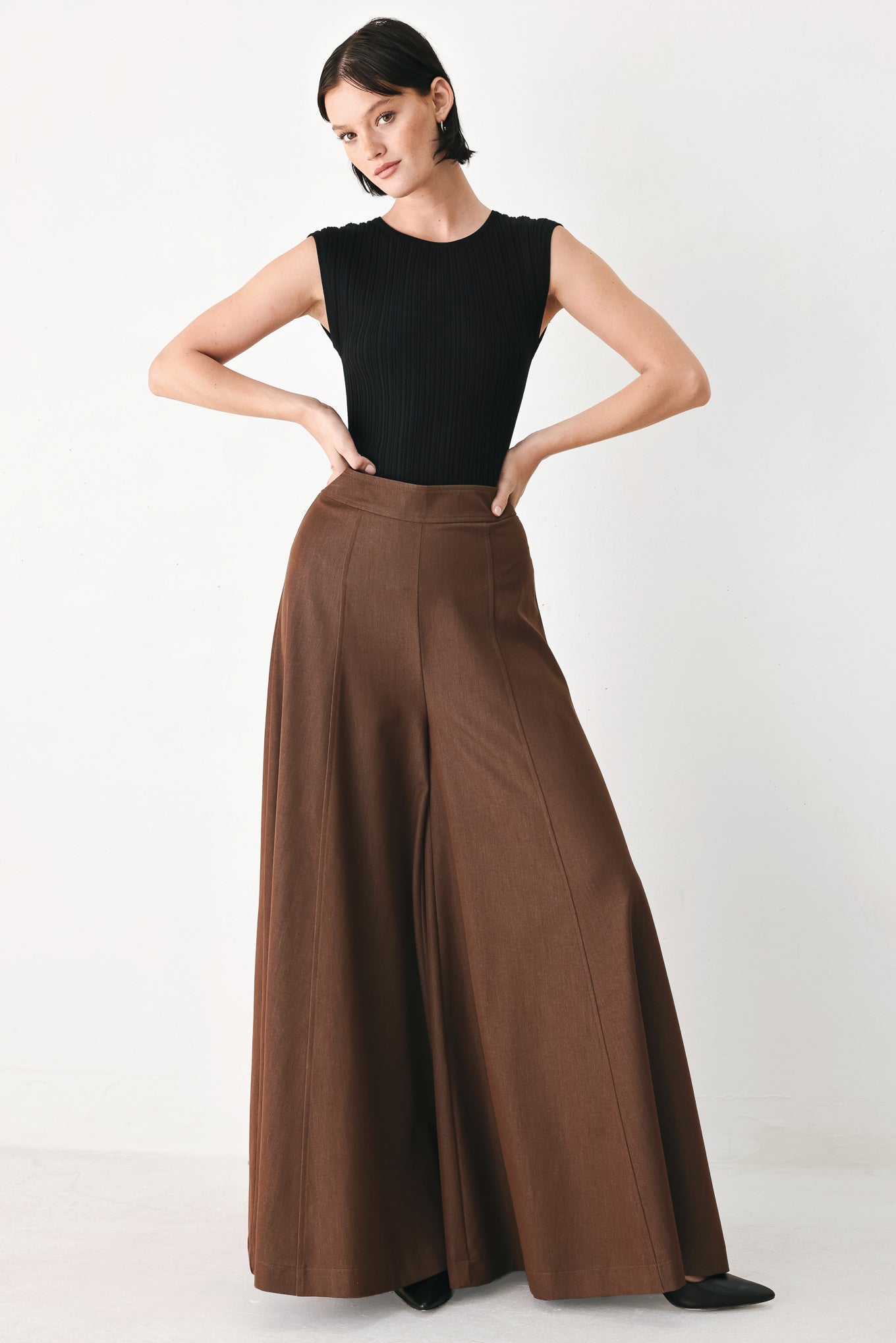 CASUAL ROMANCE WOVEN PANTS