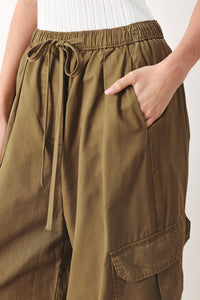 STAY IN MOTION WOVEN BARREL PANTS