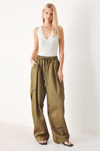 STAY IN MOTION WOVEN BARREL PANTS
