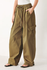 STAY IN MOTION WOVEN BARREL PANTS