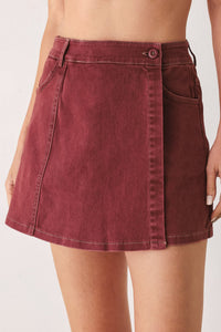 WILD RASPBERRY WOVEN SKORT