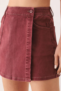 WILD RASPBERRY WOVEN SKORT