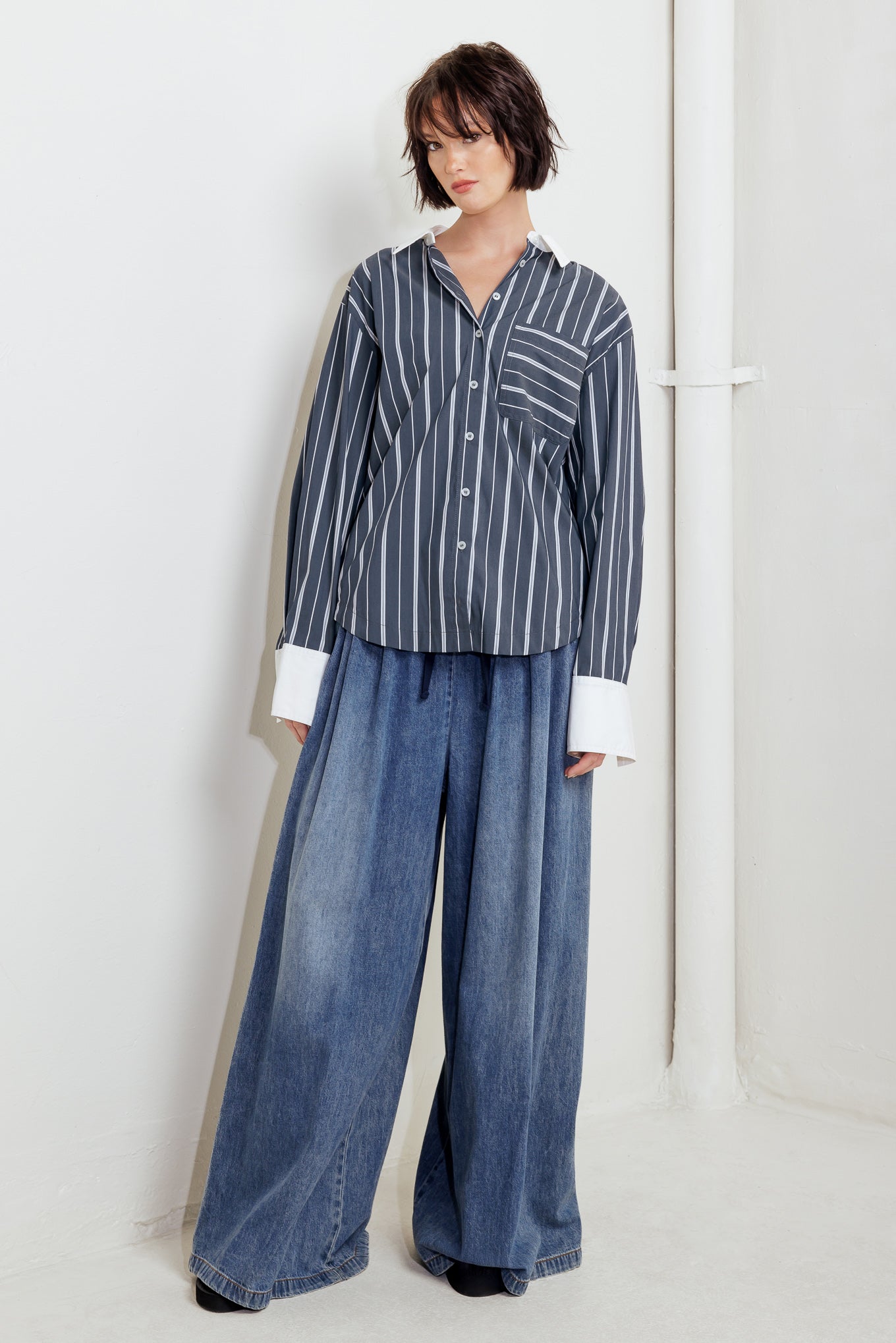 BEHIND THE GRIN WOVEN TOP