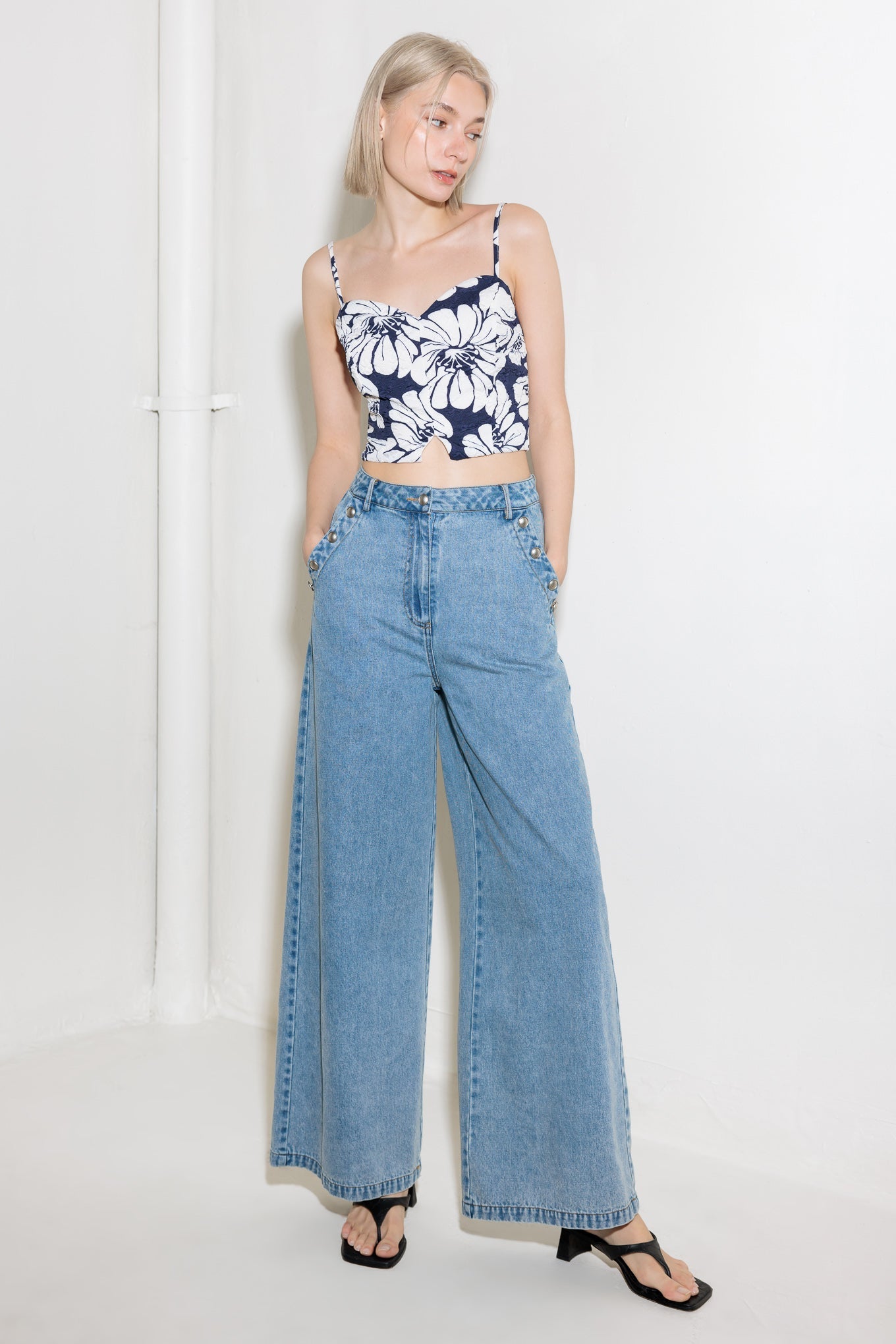 PLAIN OPTIMISM NAVY WOVEN CROP TOP