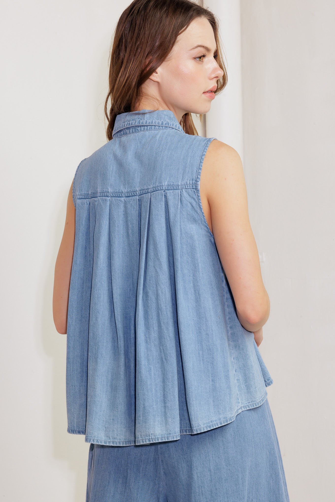 SERENITY HILL CHAMBRAY TOP