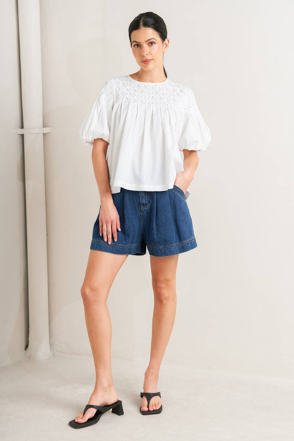 WHITE DREAM PUFF WOVEN TOP