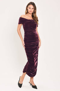 PLUM EMBRACE PLUM VELVET OFF-SHOULDER RUCHED MIDI DRESS