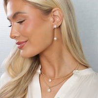17" choker beaded - classic gold 3mm - classic pearl 10mm charm
