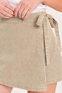 MODERN STRIPE WOVEN SKORT