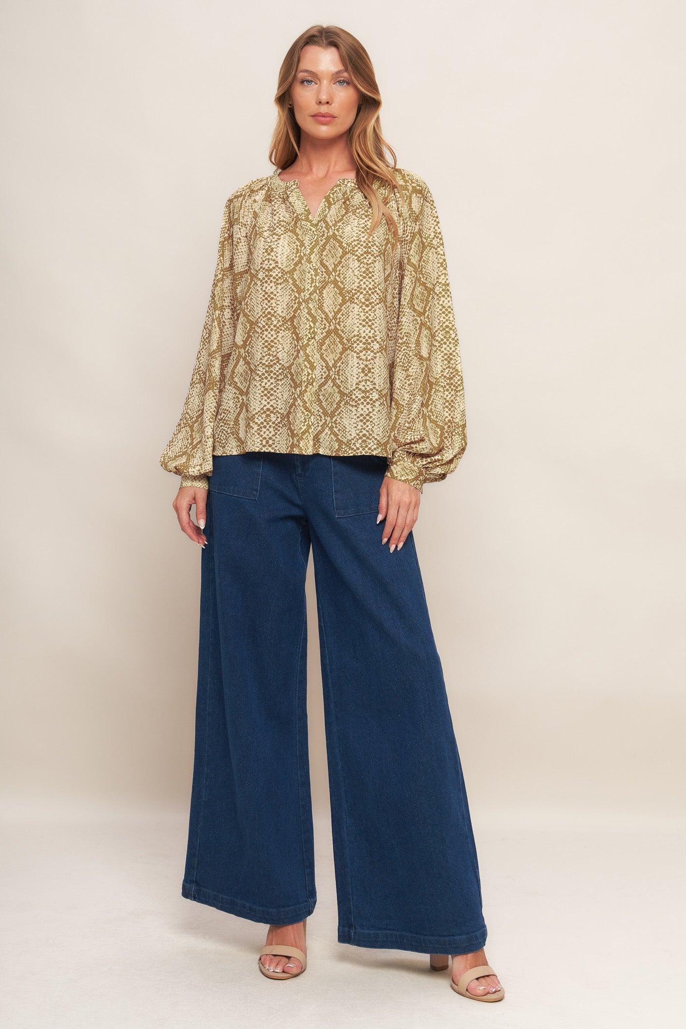 RETRO CHIC TAUPE WOVEN TOP