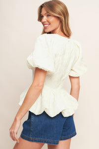 VANILLA SCALLOP WOVEN TOP