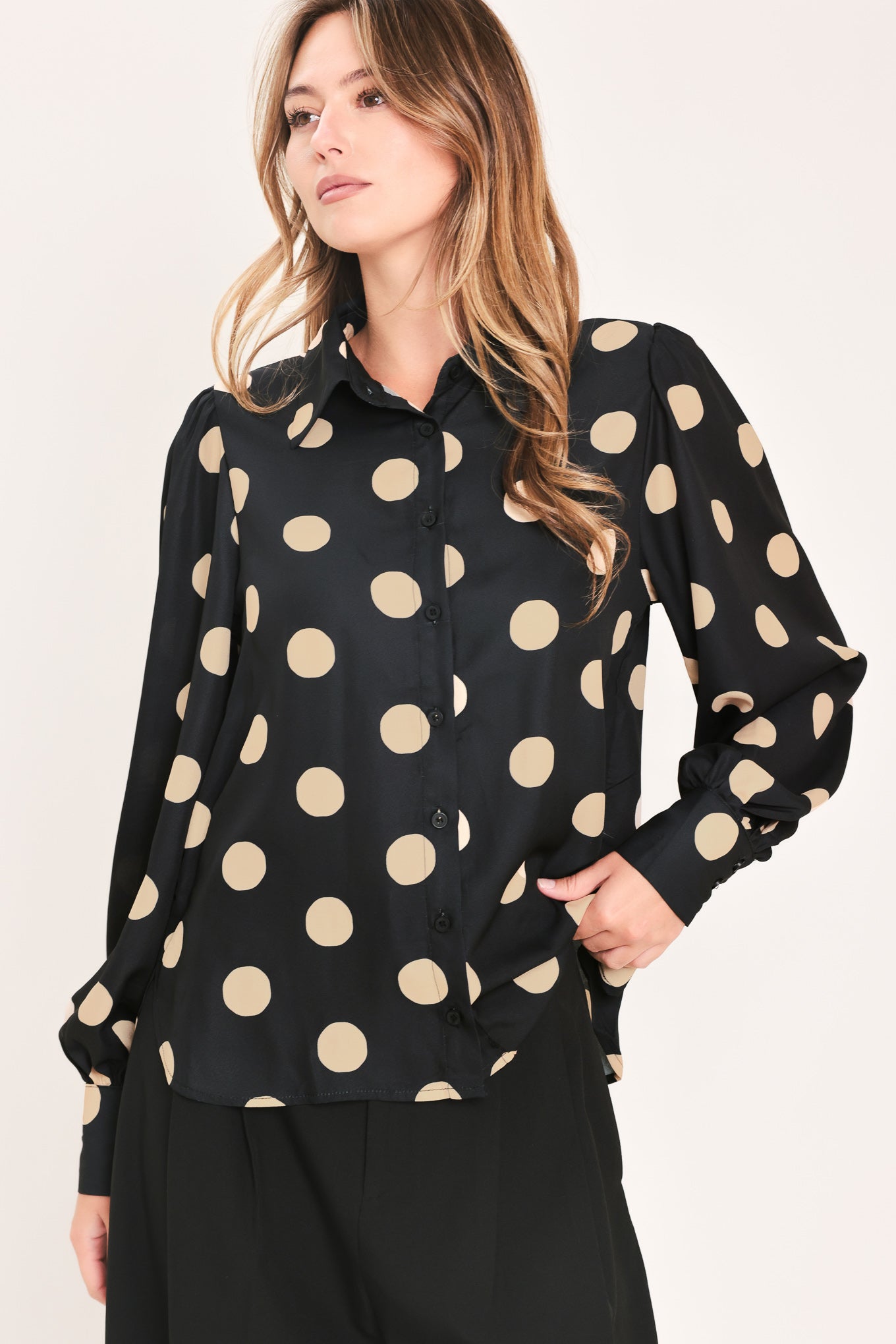 URBAN CIRCLES WOVEN TOP