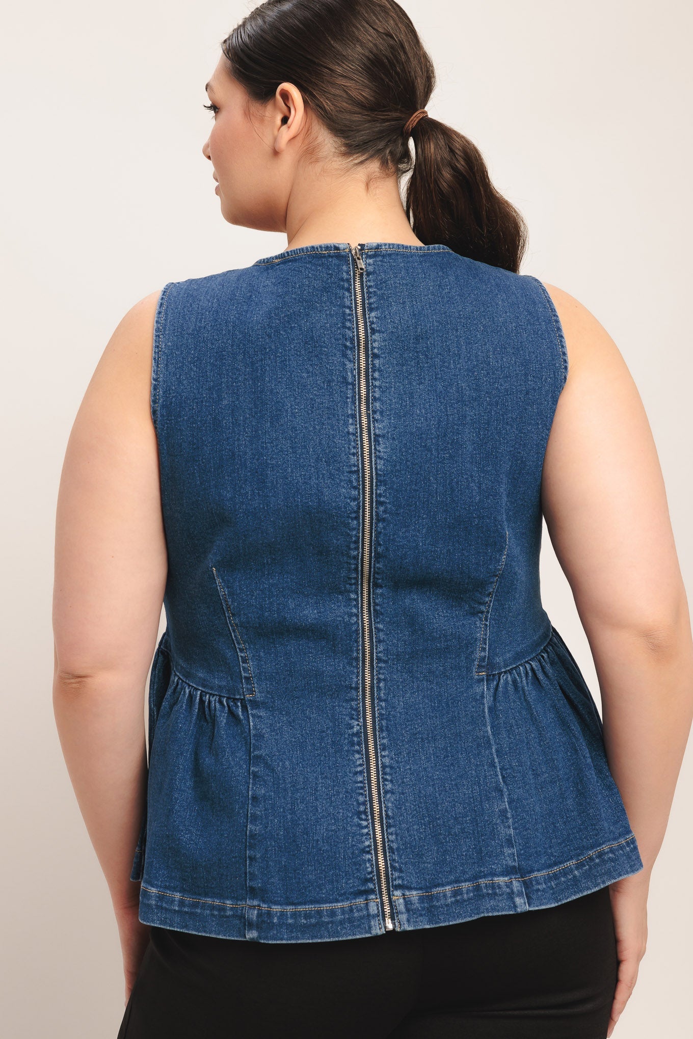 MODERN FLOUNCE DENIM TOP