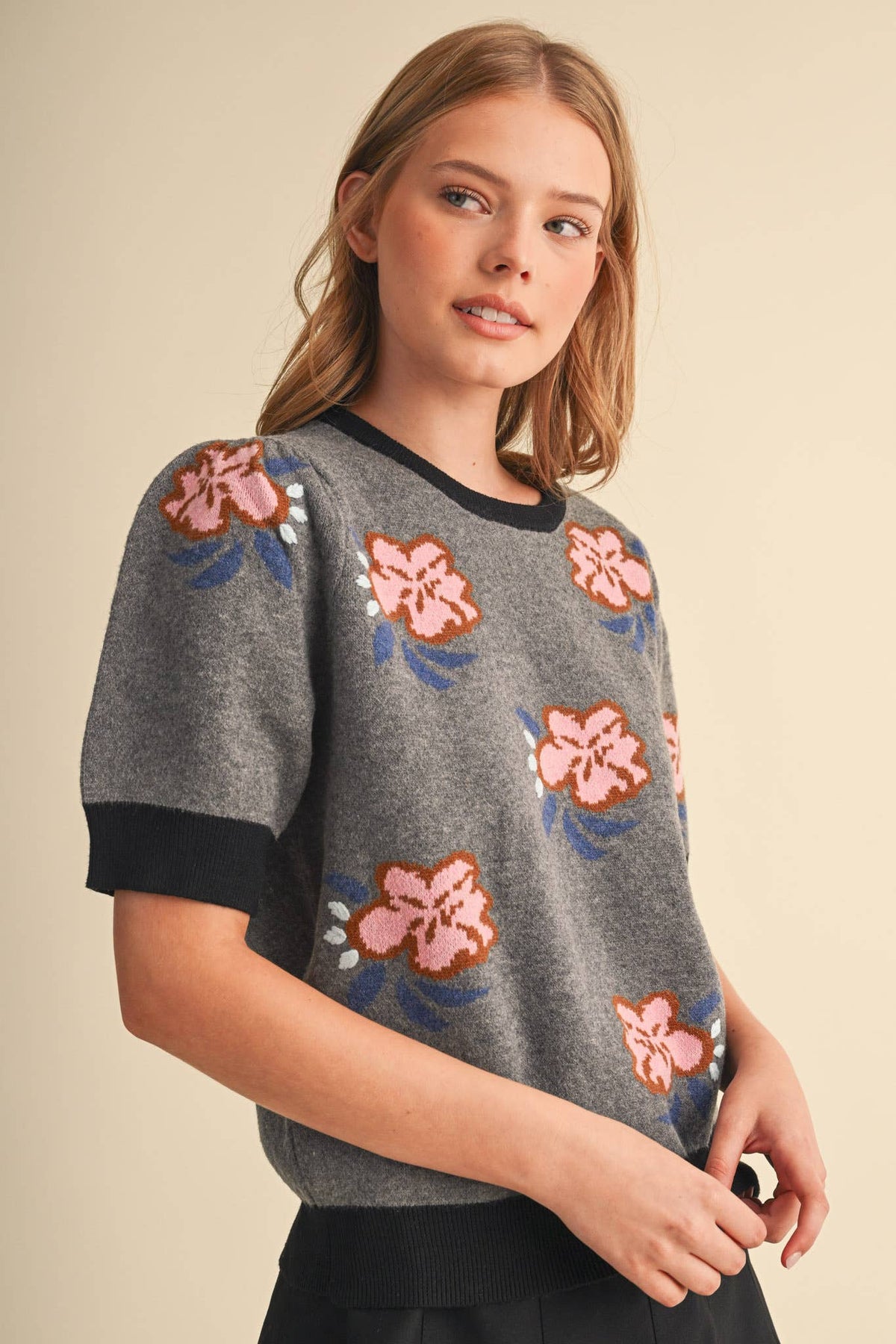 SAVANNA - FLORAL KNIT SHORT SLEEVE SWEATER