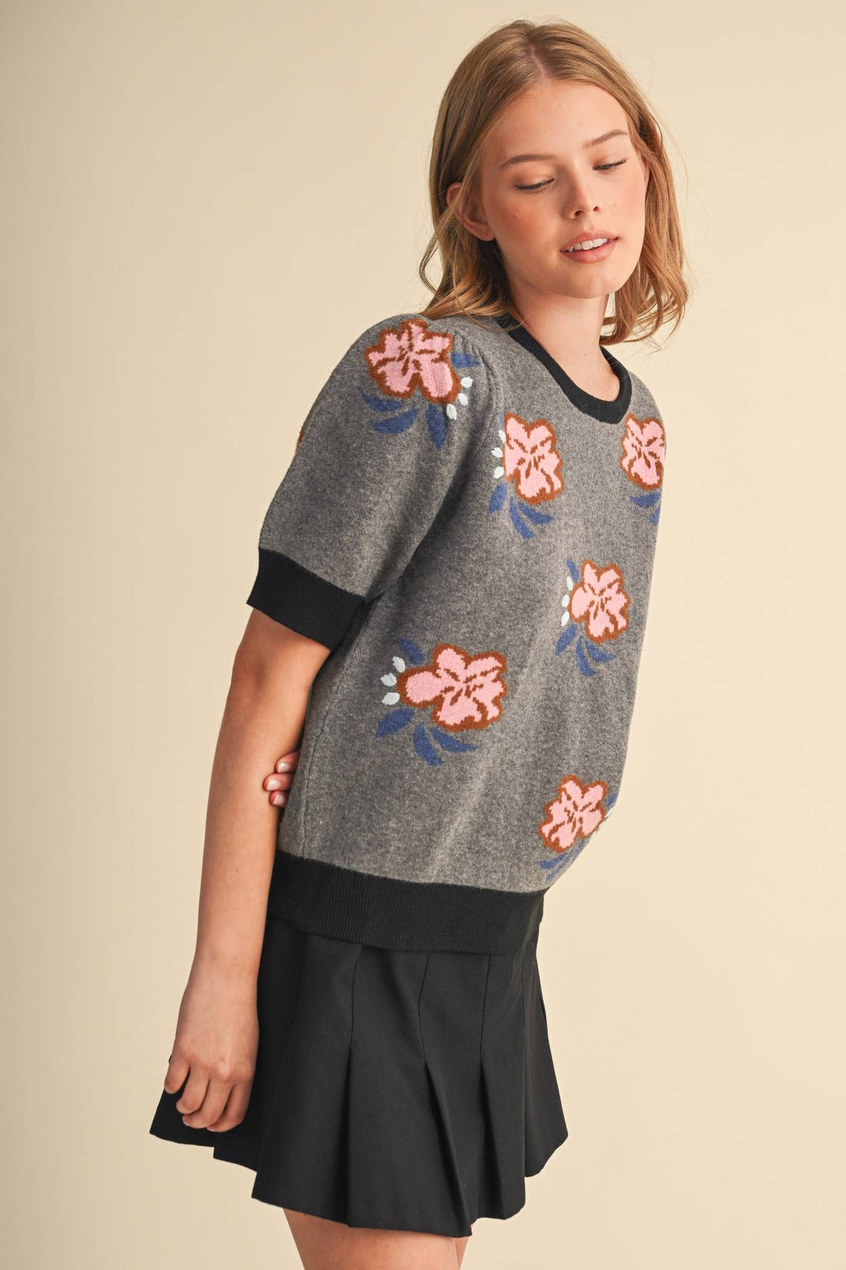 SAVANNA - FLORAL KNIT SHORT SLEEVE SWEATER
