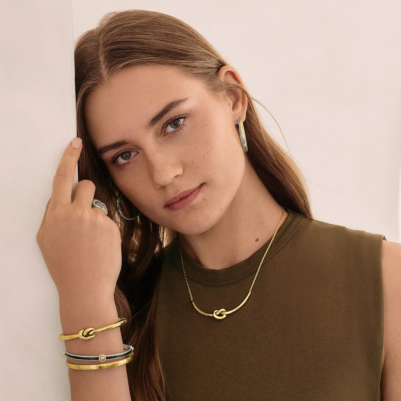 Gold Interlok Single Knot Hinged Bangle