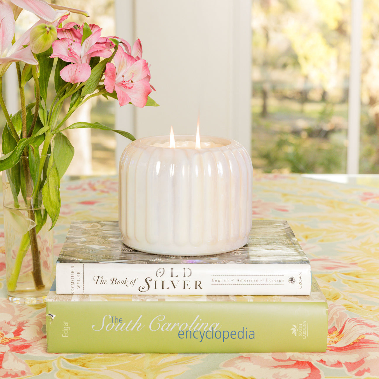 Sweet Grace Ribbed Pearl Candle